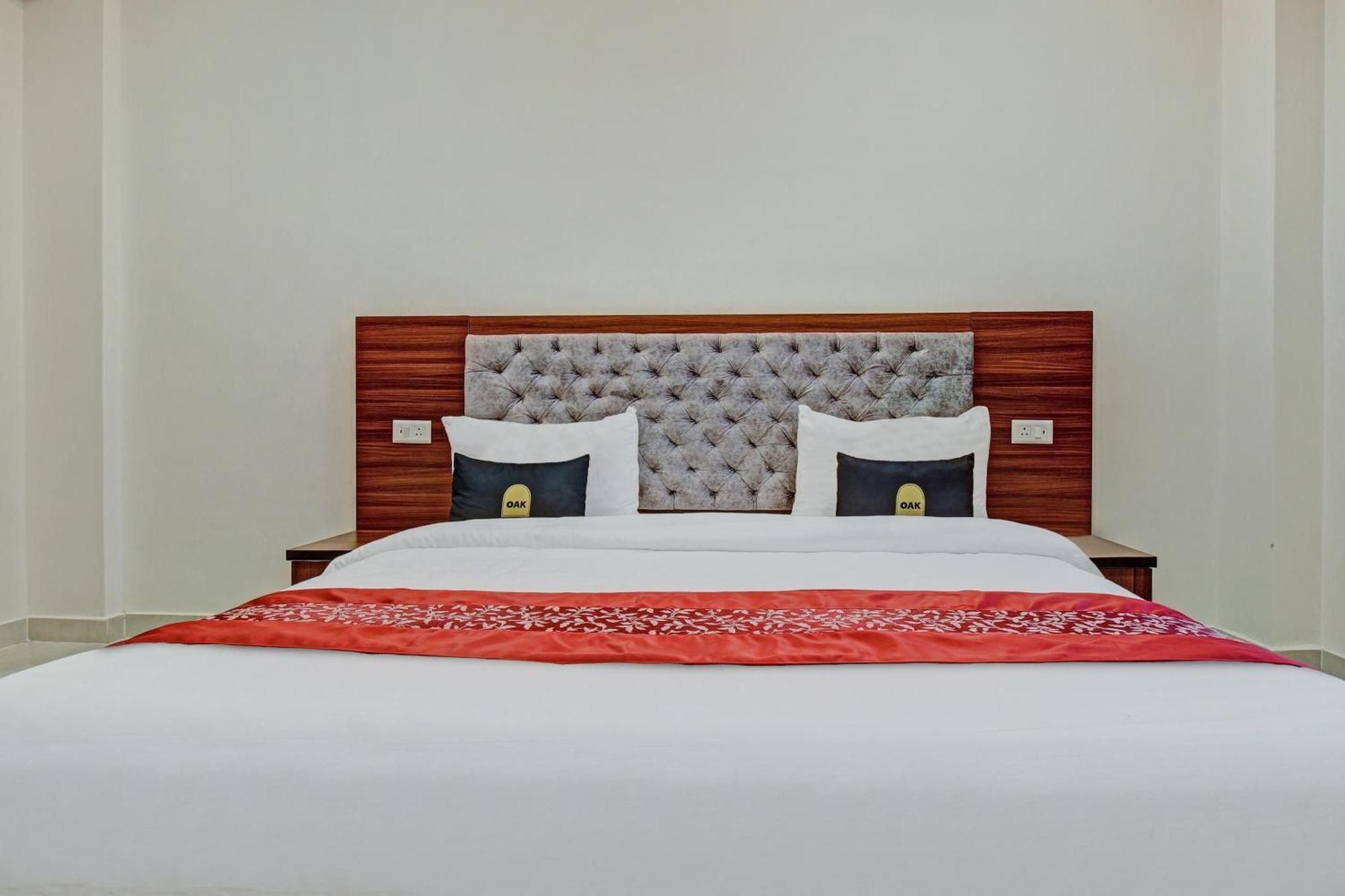 Townhouse Oak Vs Shivanya Lucknow Exteriör bild